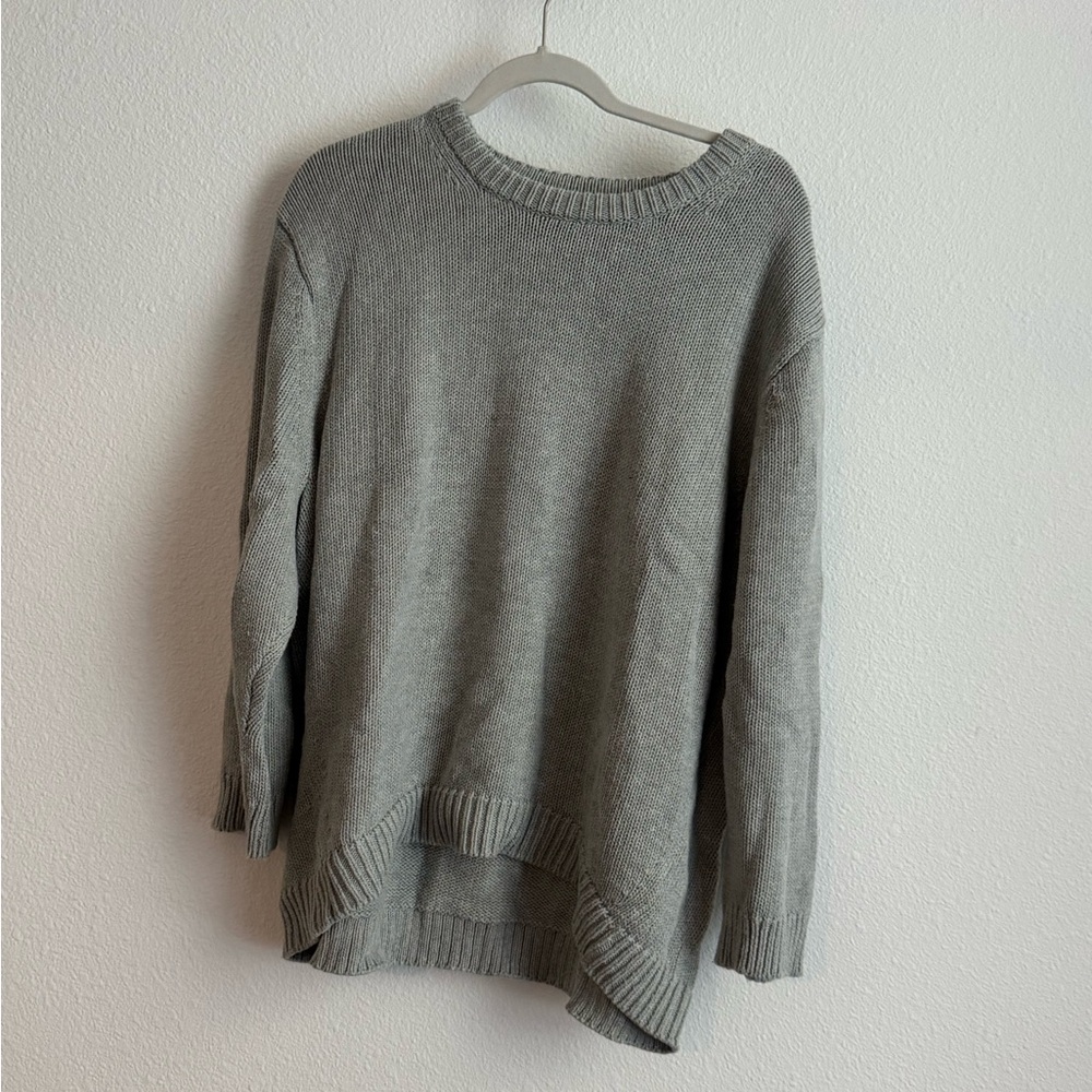 Banana Republic Gray Crew Neck Sweater with Ribbed Detailing